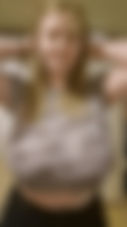 [Fansly.Com] PolaRainbow - SiteRip/Gifs/675451937600057344.gif